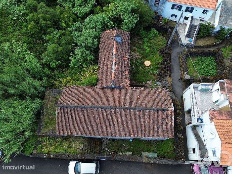 Casa tradicional T3 em Ribeiras de 207,00 m2