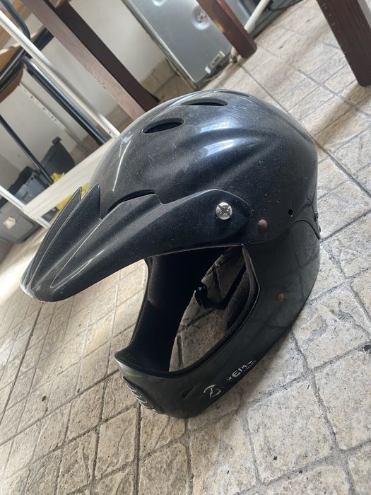 Vendo capacete Berg
