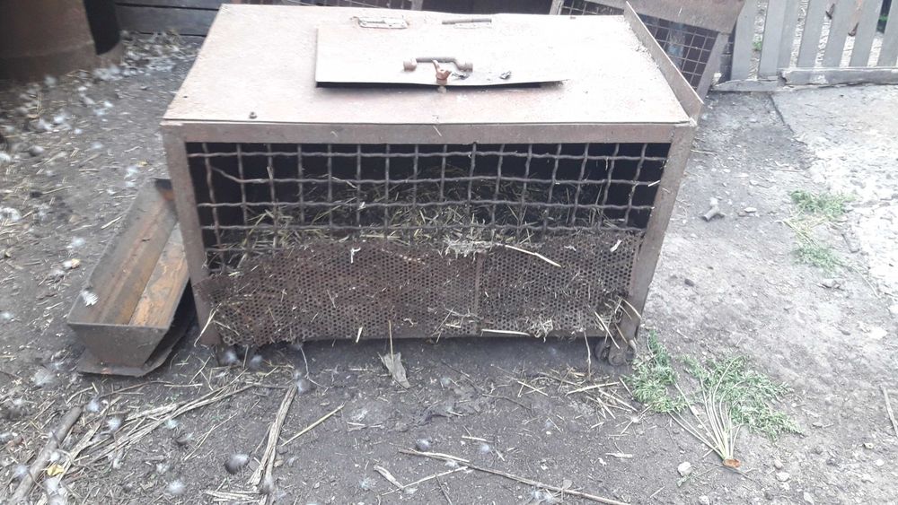 Клетки металические для содержания разних видов животних.