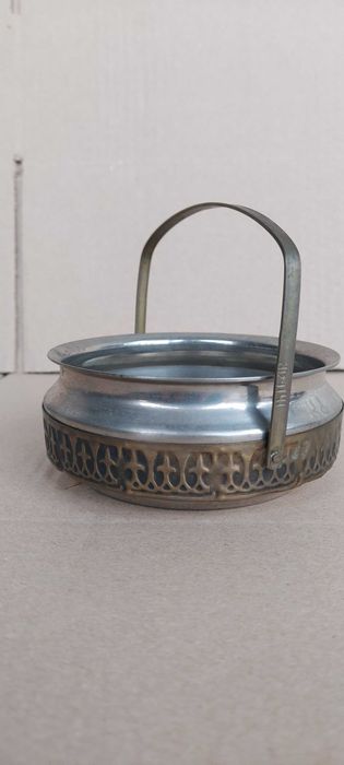 Ваза конфетница ссср нержавейка+латунь.
Редкая. Коллекционирование