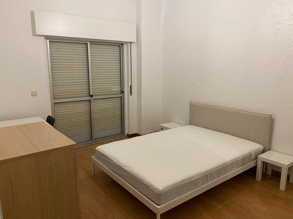 Alugo quarto grande de casal junto à estação da CP de Agualva, Cacem