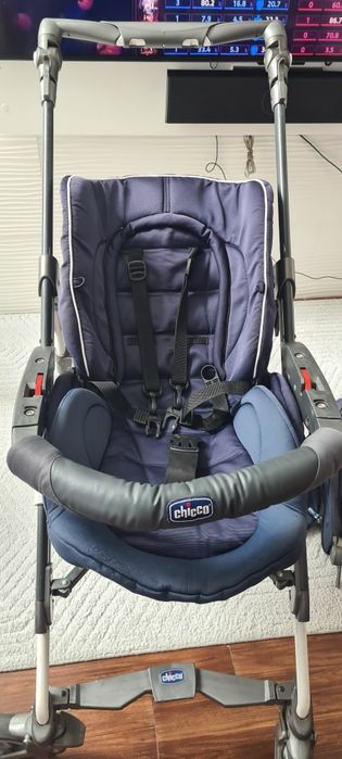 Carrinho de passeio com alcofa e ovo