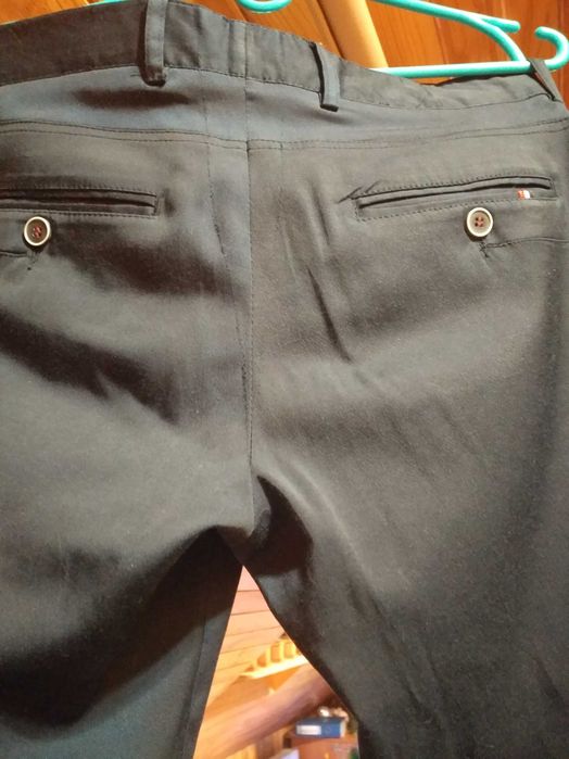 Granatowy garnitur męski