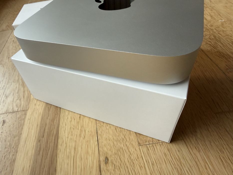 Mac mini / 8GB / 256GB  + klawiatura Apple
