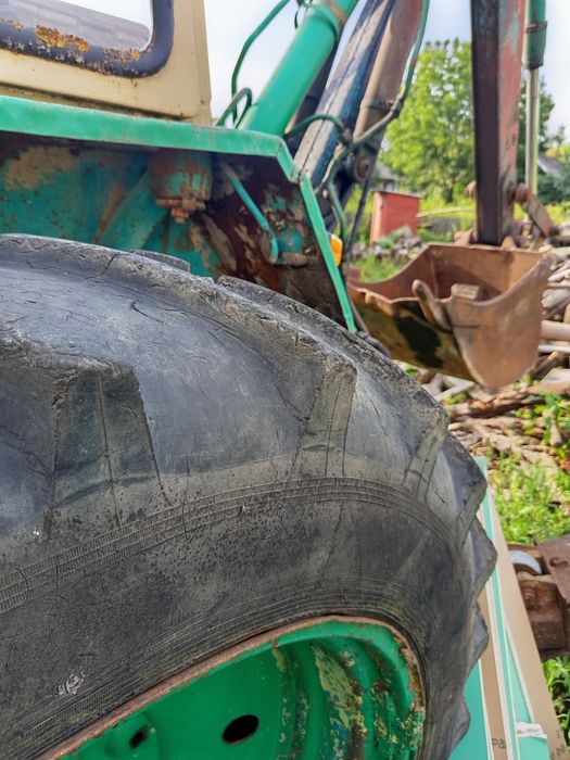 Екскаватор ЮМЗ 6