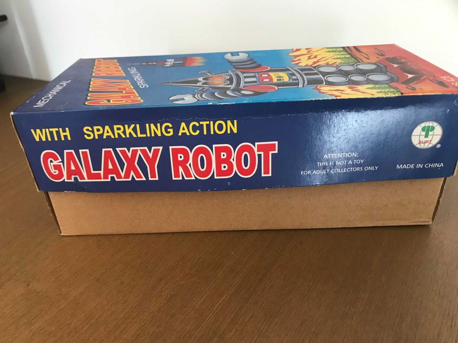 Robot de corda em metal