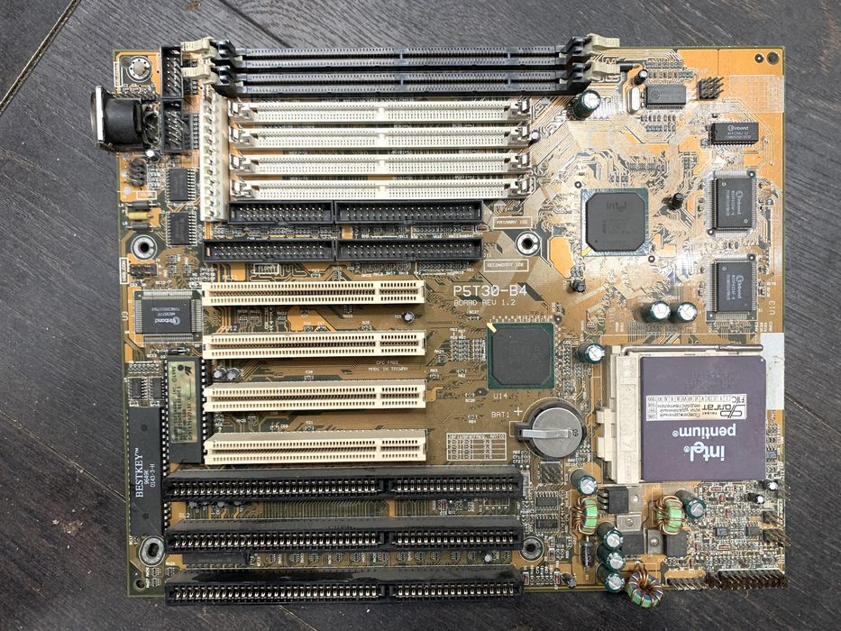 Ретро геймінг плата раритет Pentium MMX Socket 7 ASUS TX97E AT ATX