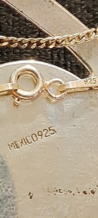 Fio em Prata com pendente.