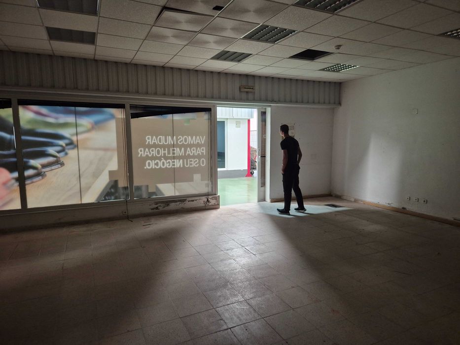 Vendo ou Arrendo Loja 95 m² — Hiper Grossista Porto Alto
