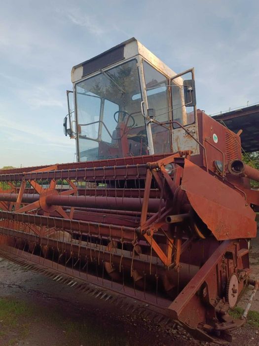 Kombajn BIZON SUPER Z056