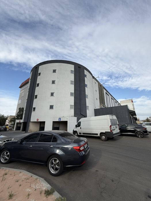 Продам гаражний бокс в центрі міста! -1 поверх