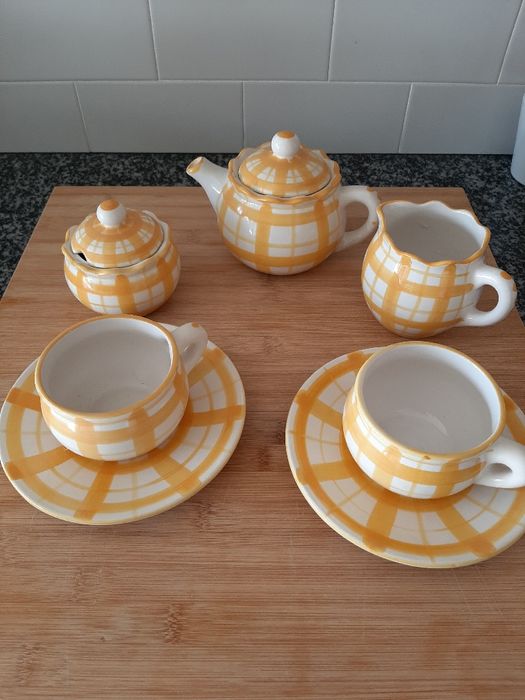 Serviço de chá em cerâmica