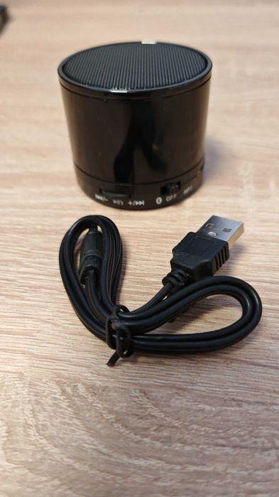 Nowy głośnik bezprzewodowy Bluetooth czarny