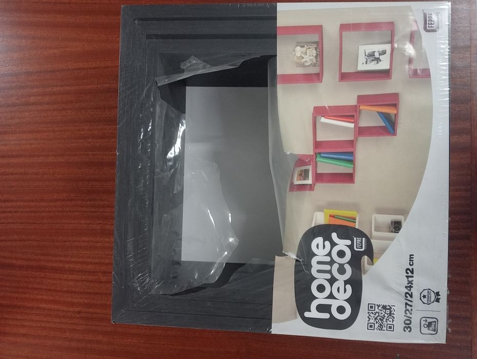 3 Prateleiras em cubo pretas