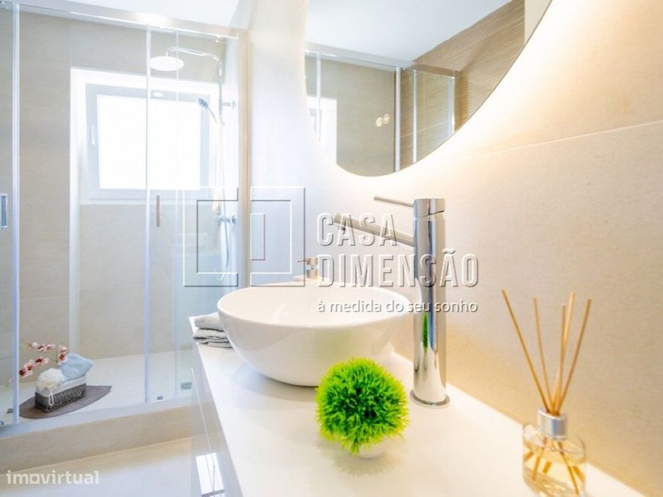 Apartamento, tipologia T3 mobilado e totalmente equipado em Benfica!!