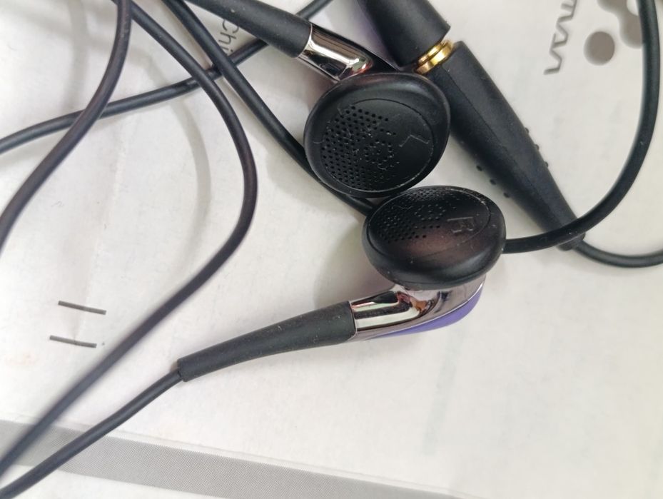 Sony Walkman D-E220 CD плеєр оригінал комплект навушники