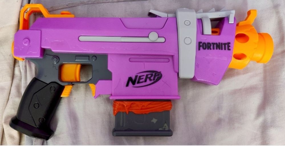 іграшковий бластер від компанії Hasbro з лінійки Nerf Fortnite
Стан новий
Коробки немає
Стан новий
Коробки немає