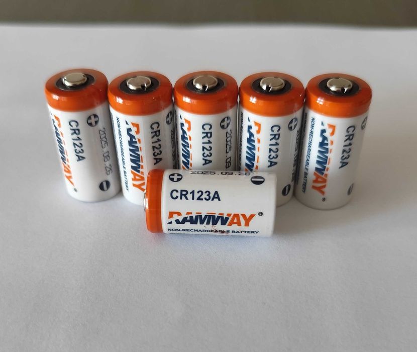 Lithium CR123A (3V, 1500mAh).
