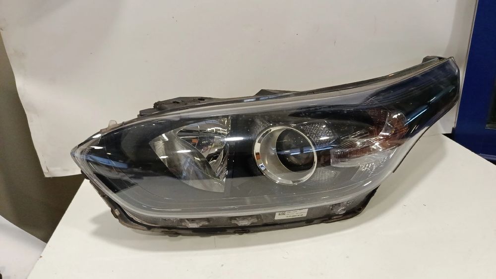 Ótica / farol esquerda KIA Ceed (CD)
