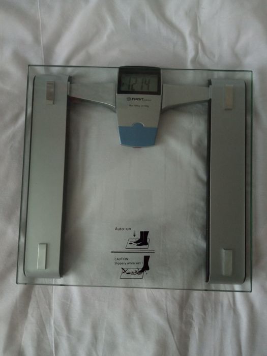 Ваги напольні First 8014