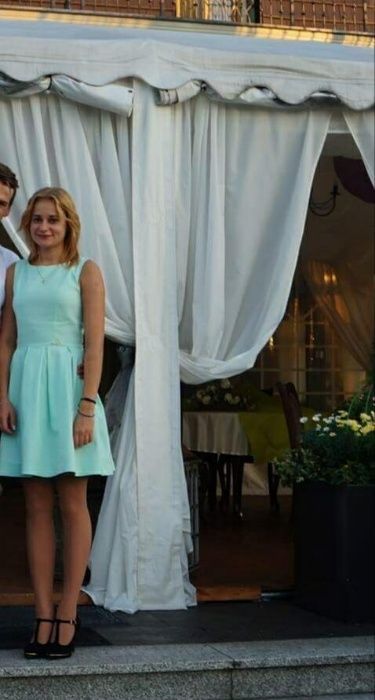 Piękna elegancka miętowa sukienka rozmiar S