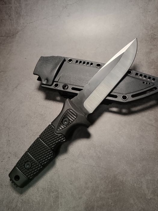 Тактический нож армейский с ножнами черный