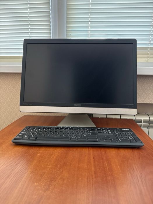 Моноблок Asus з процесором Intel Core i3-6006U та 4 ГБ ОЗП