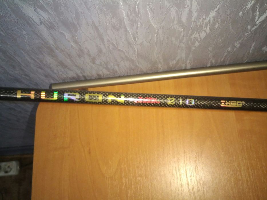 Спиннинг / удилище HURON 2.1 м  9-28g .Набору блесен.