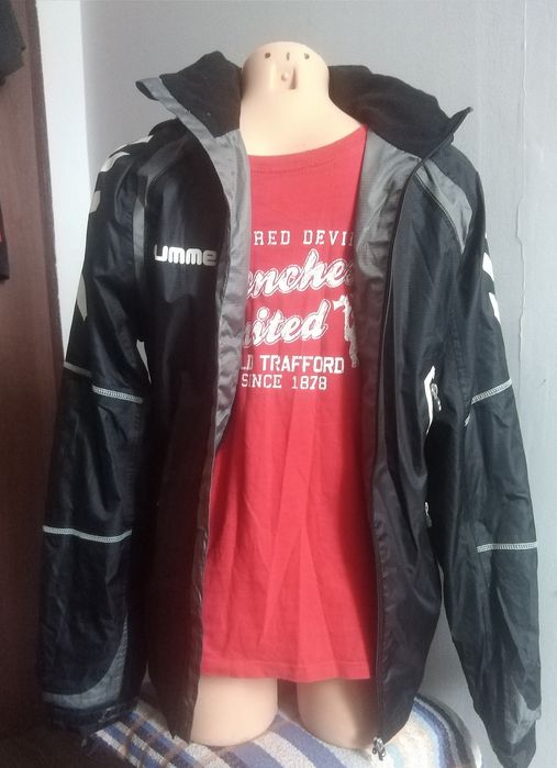 Kurtka wiatrów hummel