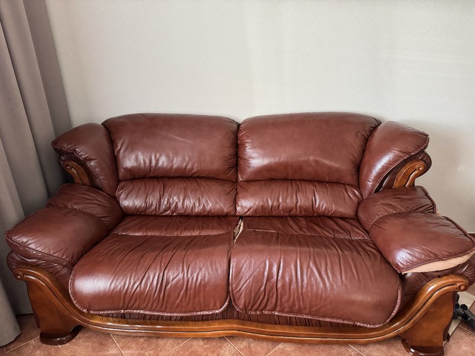 Продам шкіряний диван з 2 крімлами