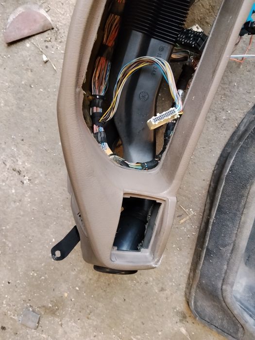 Deska rozdzielcza kokpit BMW E34 beżowa