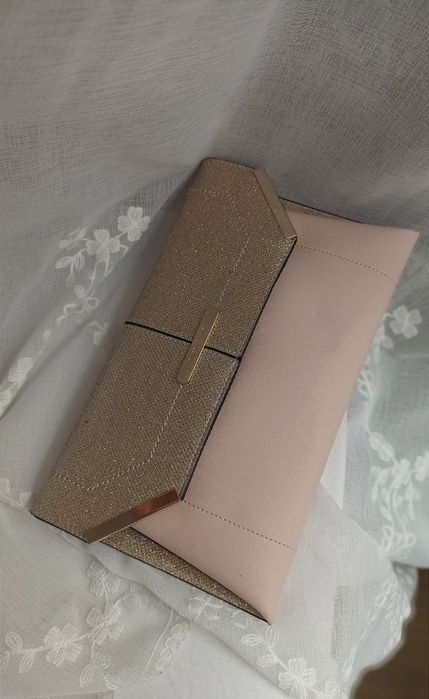Клатч кольору пудра .