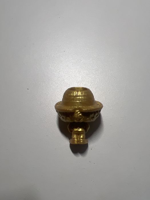 Золотий луффі з колекції kinder joy x one piece