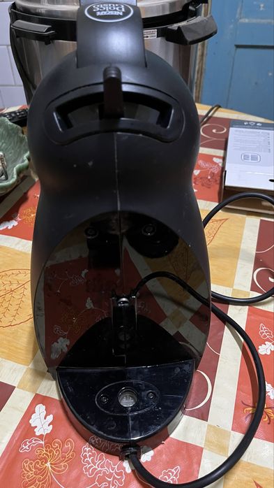 Máquina café Krups Dolce Gusto Piccolo a funcionar c/ fuga