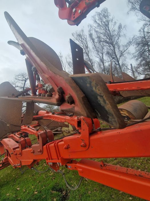 Pług obrotowy Kuhn 8+2