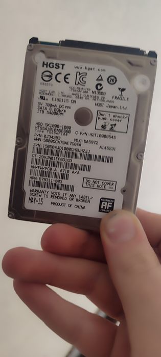 Два жорстких диска від ноутбука HGST 1тб і 500 гіг
