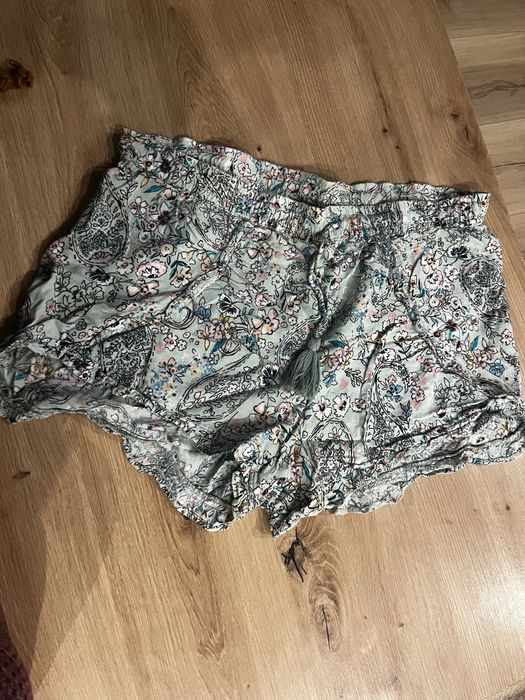 Damskie spodenki jasnozielone w kwiatuszki r.38 primark