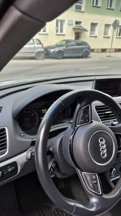 Samochód Audi Q3