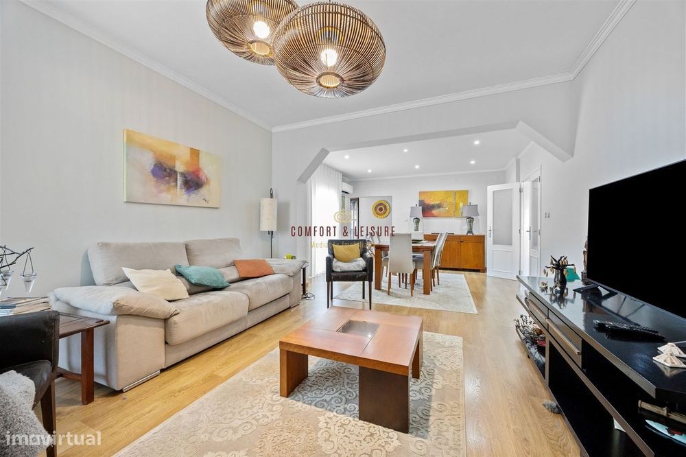 Apartamento com 4 quartos, 2 wc, parqueamento e arrecadação na Ramada,