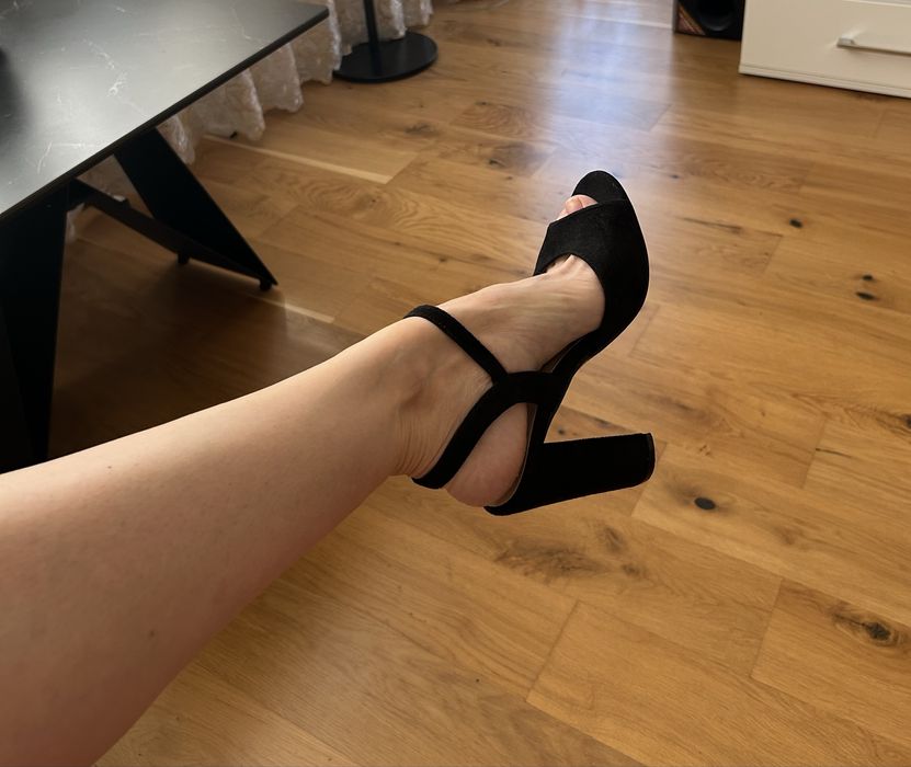 Босоніжки жіночі