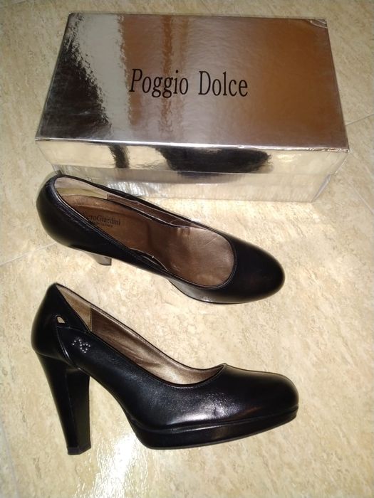 Sapatos pretos - tam 37