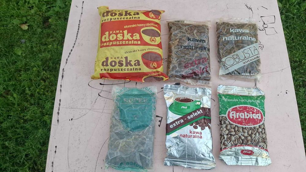 Zestaw sześciu roznych kaw z 1989roku. Wszystkie paczki pelne. Prl
