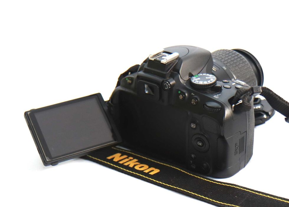 Nikon D5100 com lente Nikon 18-55mm (LER DESCRIÇÃO)