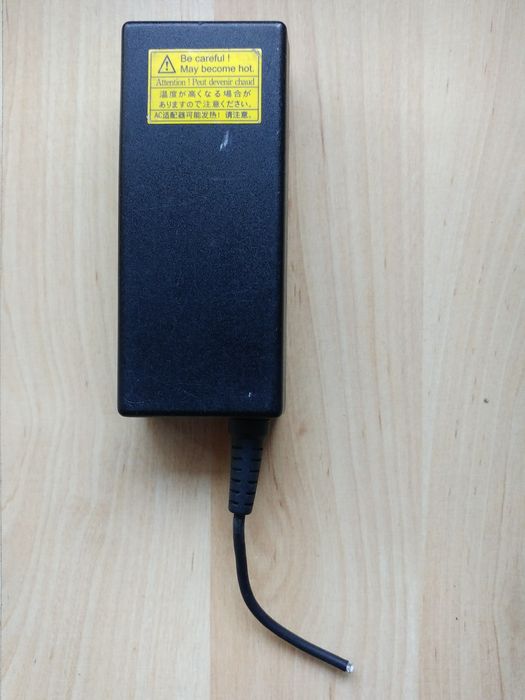 Ładowarka, zasilacz TOSHIBA PA3714U-1ACA