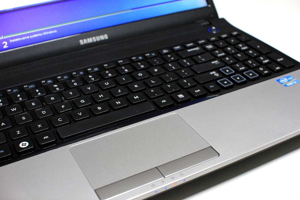 Laptop Samsung Stan Bardzo Dobry Sprawny Gwarancja