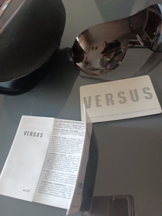 Óculos novos a estrear  Versus