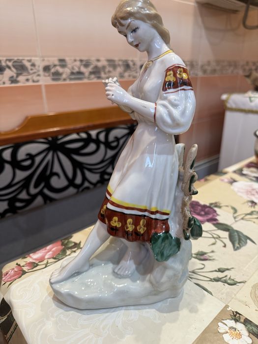 Статуетка фарфор любить не любить