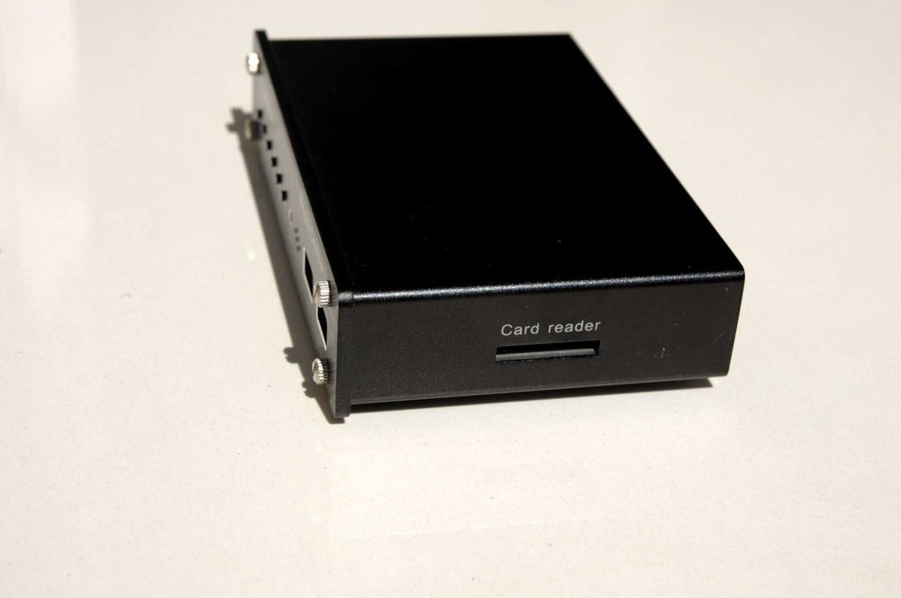 Dekoder/konwerter, czytnik SD, USB - na HDMI, component, composite