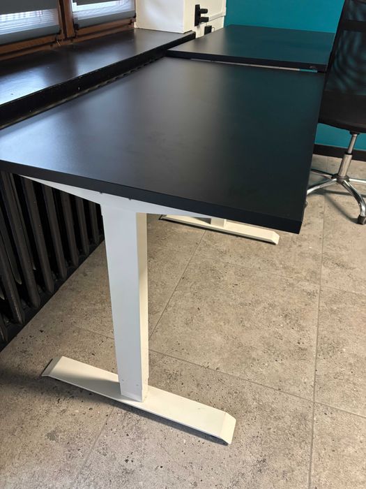 Biurko z funkcją regulacji wysokości E-MOVE