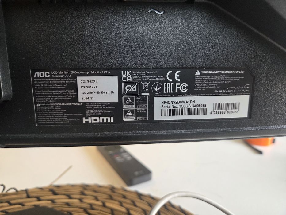 Monitor AOC curvo para peças